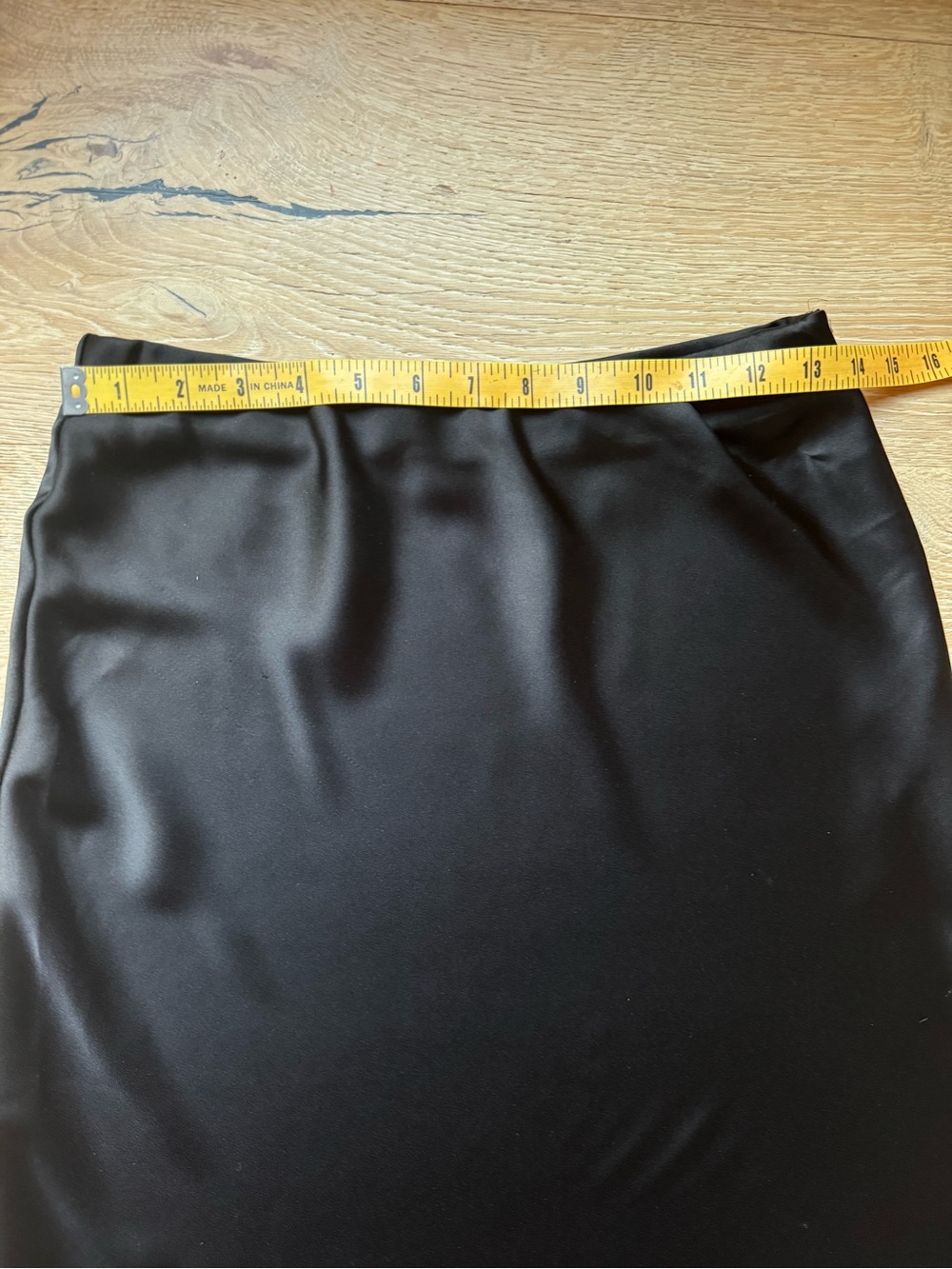 Black Satin Midi Skirt Sz M CHIC! Price Firm! - Picture 5 of 10